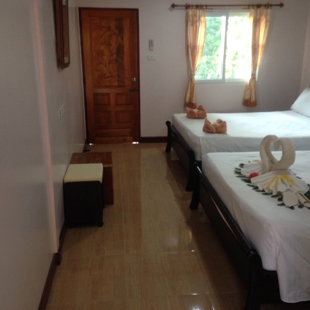 Bungalow Twin beds Air Con photo 3