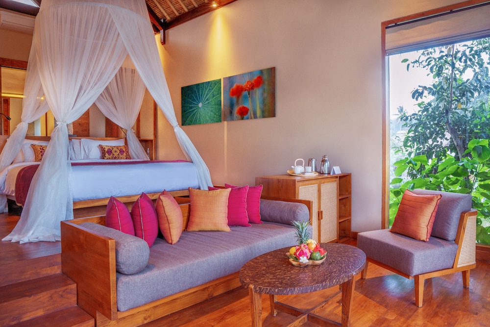 Signature Pool Suite And Meditation photo 3