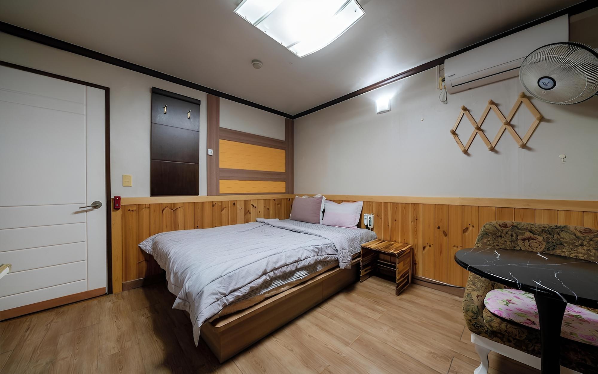 Room (Standard Room) - Photo 1