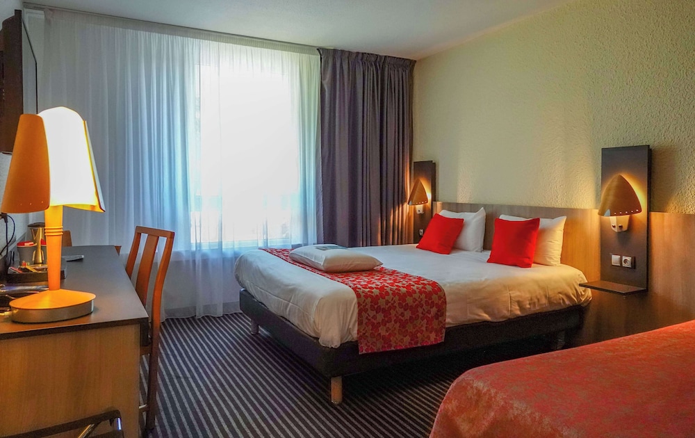 Superior Room, Multiple Beds - Photo 11