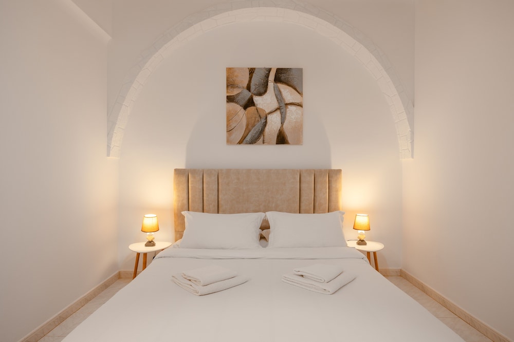 Junior Suite with Caldera View