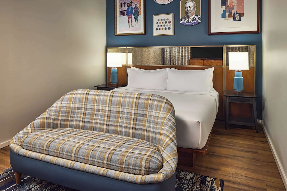Room, 1 King Bed, Accessible (Hearing)