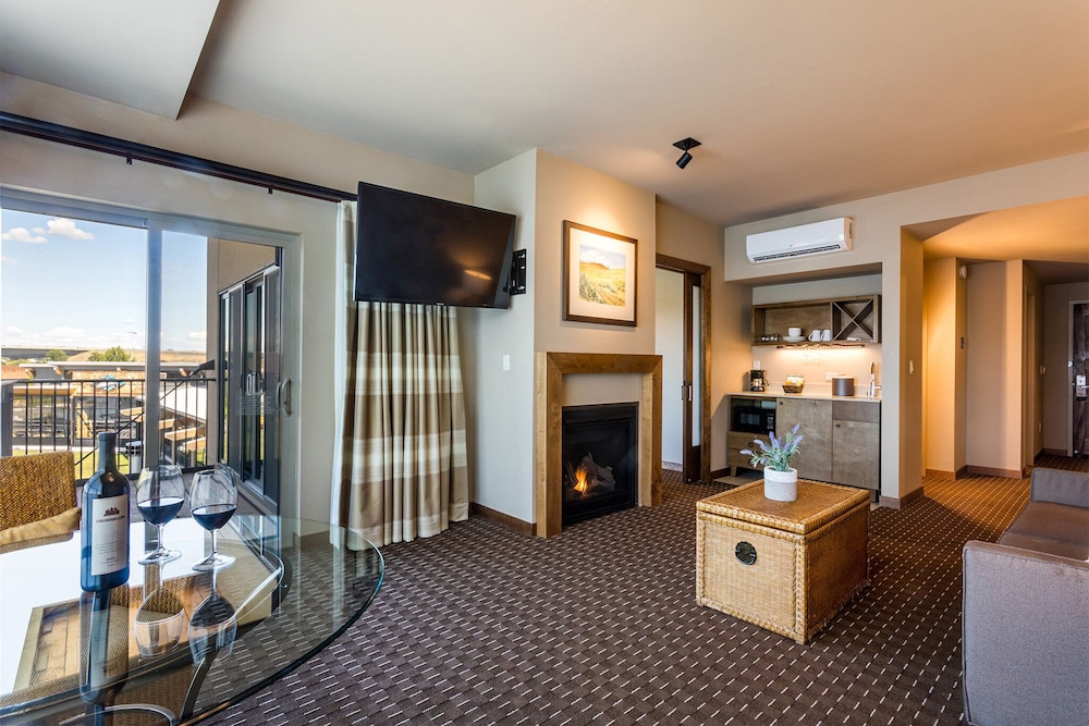 Riverfront King Suite photo 3
