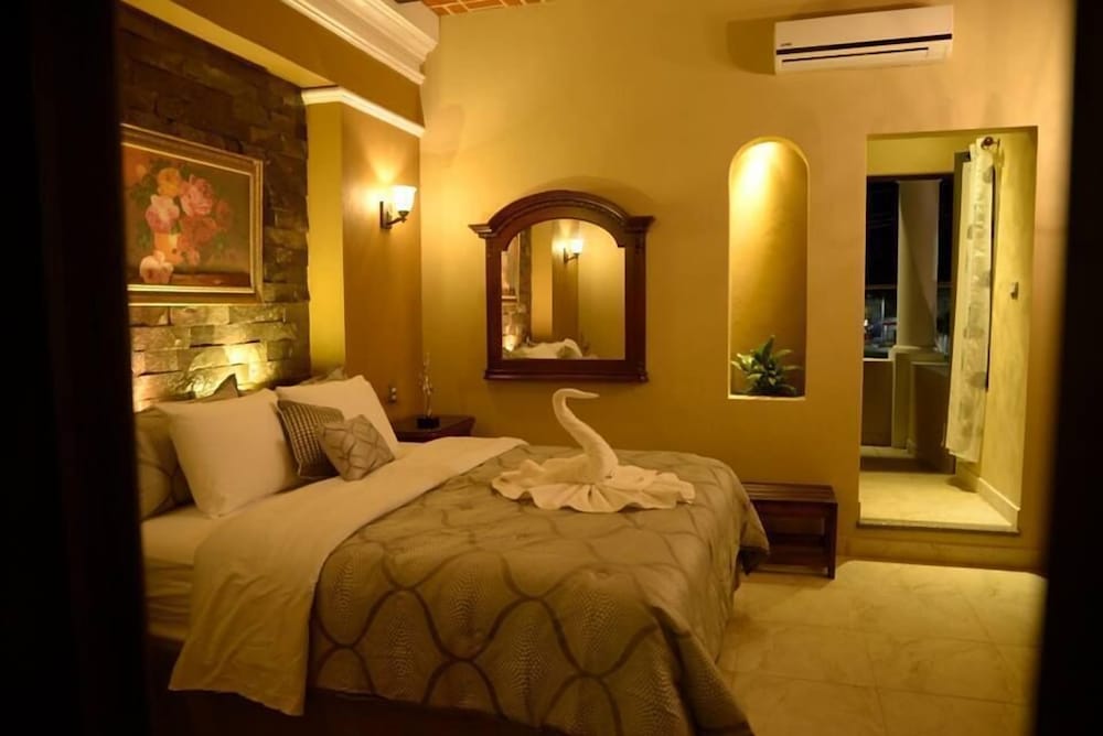 Luxury Room, 1 King Bed, Garden View photo 1