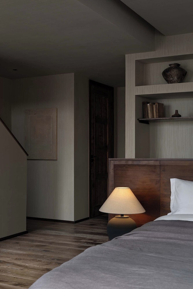 Superior Twin Room, Mountain View photo 3