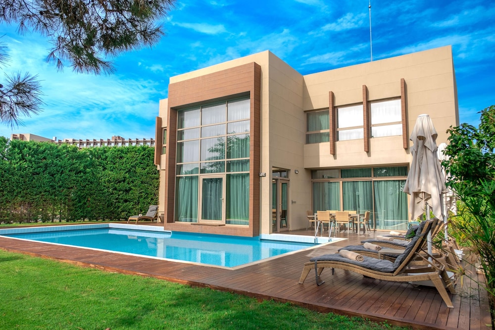 Premium Villa, Multiple Beds, Pool Access, Pool View