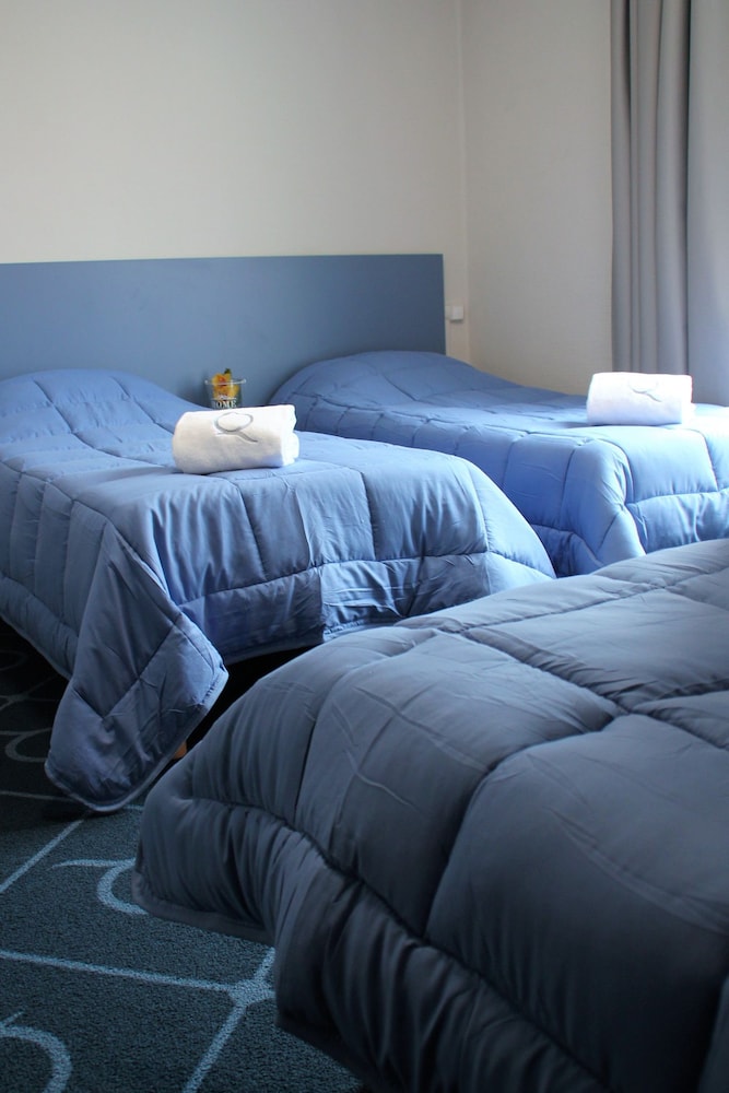 Economy Triple Room photo 1