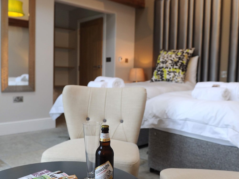 Luxury Suite, Ensuite ("Tarn") photo 3