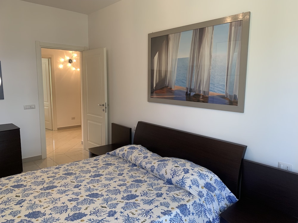 City Apartment, 2 Bedrooms, Balcony, Mountain View photo 2