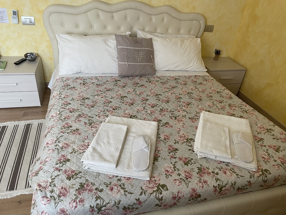 Deluxe Triple Room, Poolside (Primula) photo 3