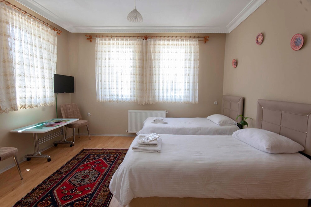 Twin Room - Photo 1