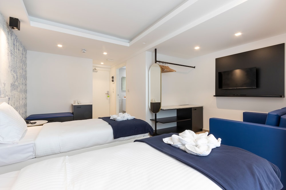 Twin Room with Private Bathroom