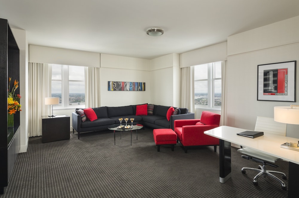Premium Suite, 1 King Bed (Governors Suite) thumbnail 6