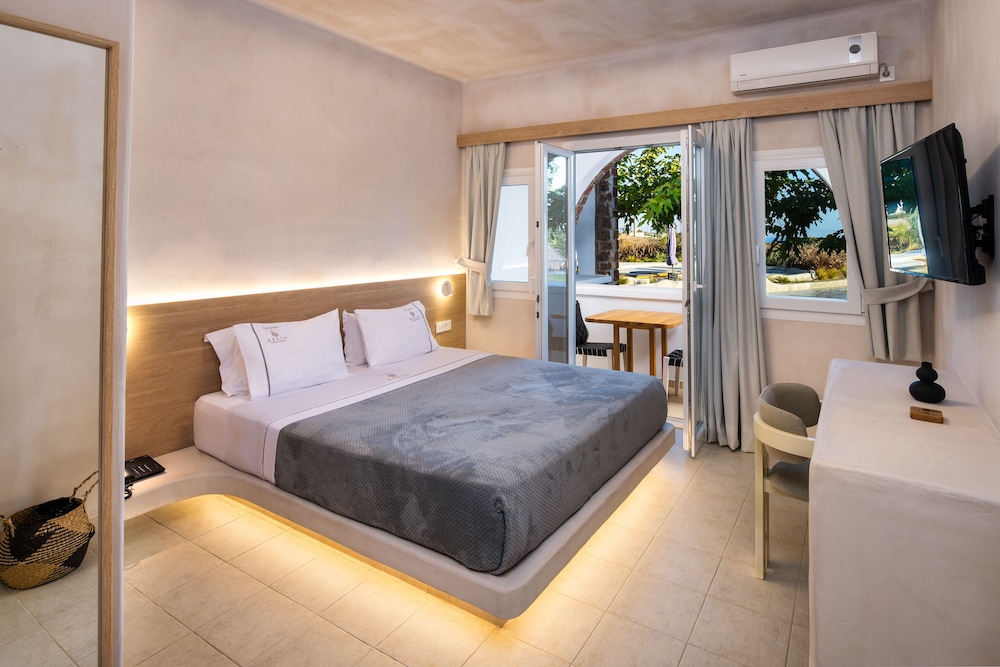 Junior Suite, Pool View - Photo 6