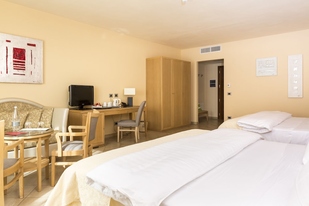 Family Quadruple Room - Photo 4