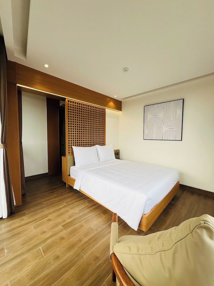 Luxury Suite, Balcony, City View