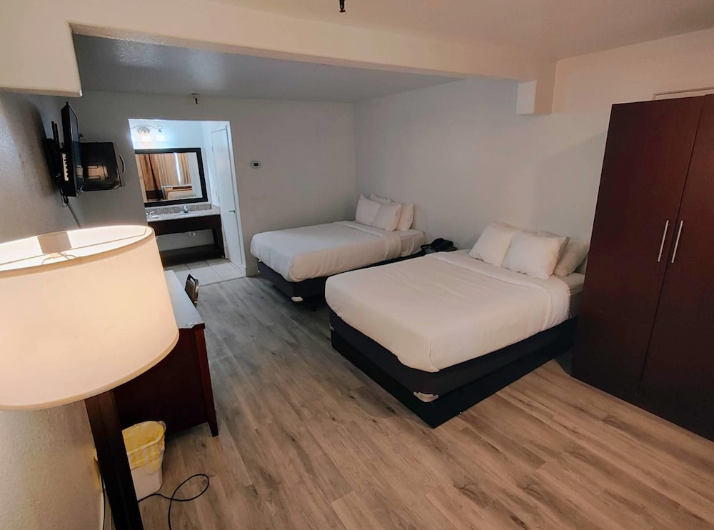 Room, 2 Queen Beds, Non Smoking photo 2
