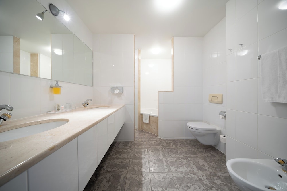 Executive Suite with Park view and balcony photo 2