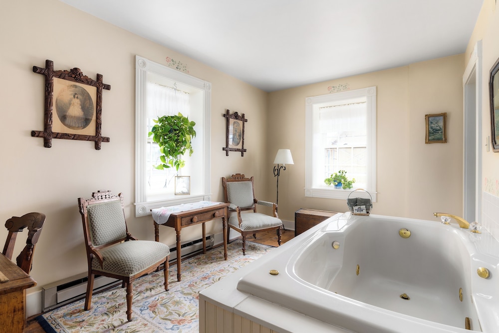 Deluxe Double Room, Private Bathroom (Room 5) photo 2