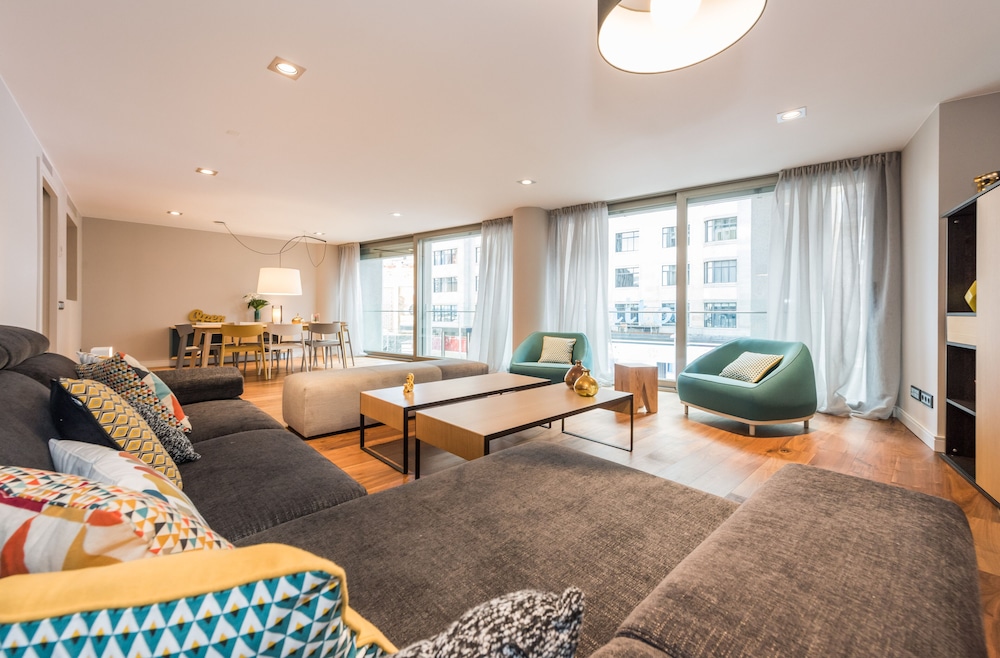 Grand Apartment, 3 Bedrooms - Photo 9