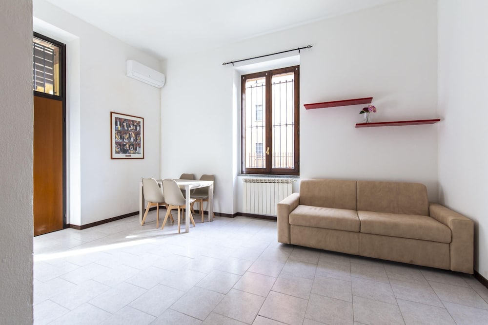 Apartment photo 2