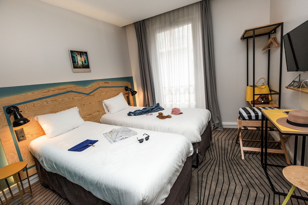 Standard Room, Multiple Beds photo 2