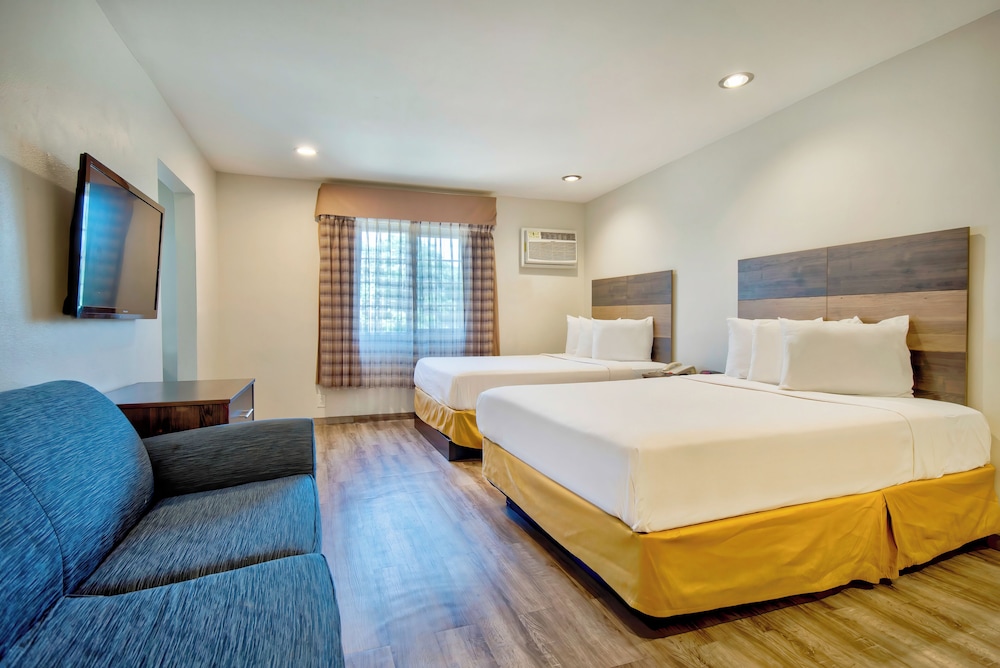 Deluxe Room, 2 Double Beds, Non Smoking, Refrigerator & Microwave