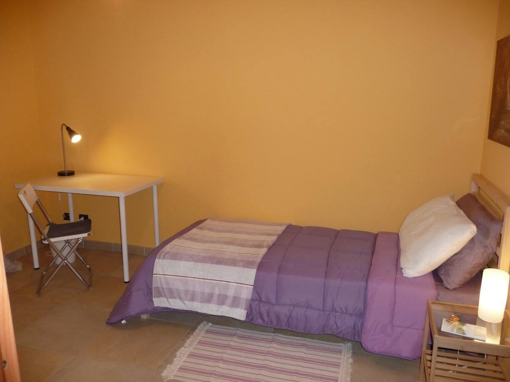 Single Room, Shared Bathroom photo 1