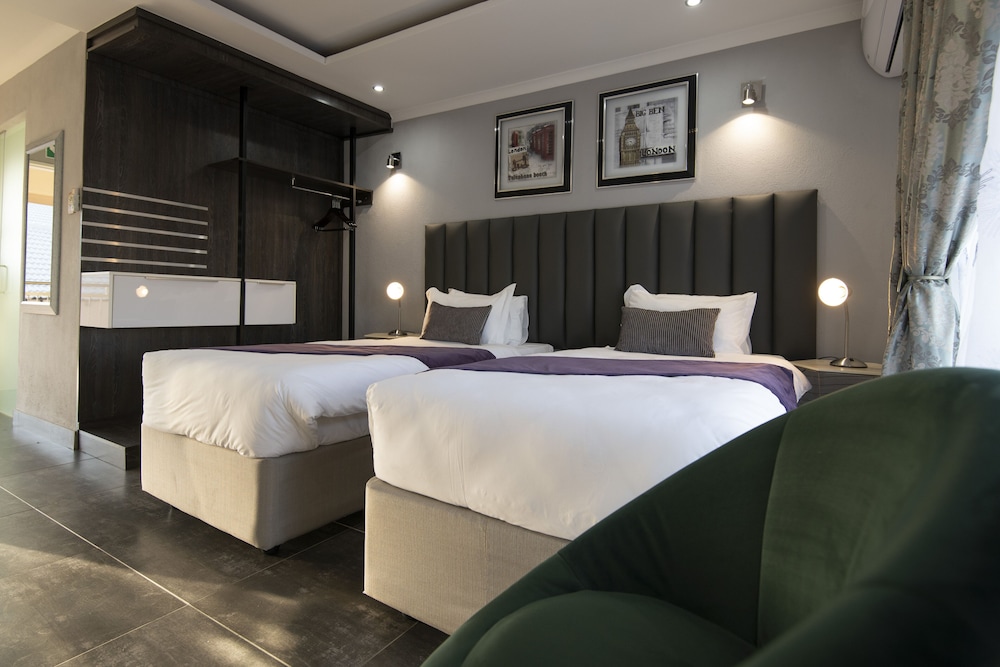 Deluxe Twin room with Shower - Photo 1