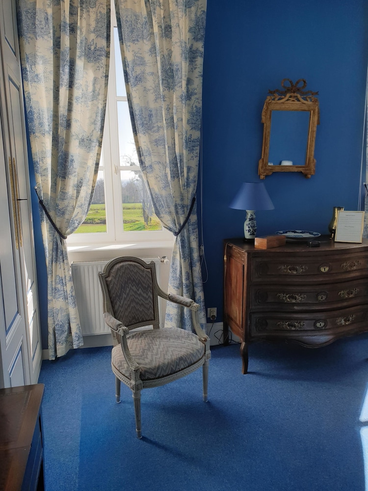 Deluxe Double Room, Private Bathroom, Park View (Chambre Bleue ) photo 3