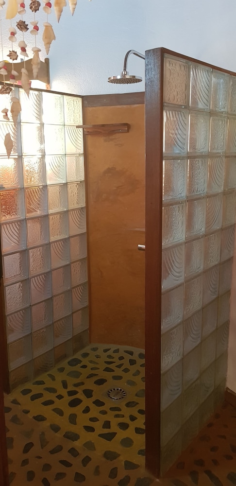 Basic Bungalow, 1 Double Bed photo 2