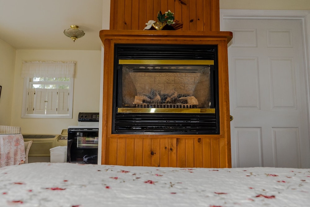 Mimosa Honeymoon Studio Suite, 1 Bedroom, Mountain View photo 3