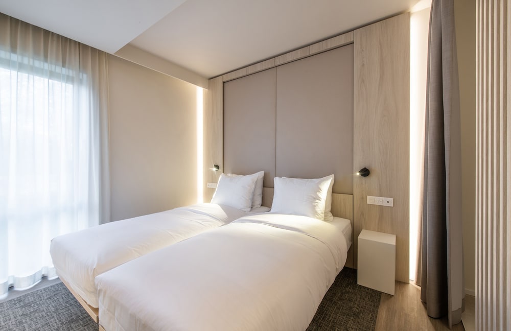 Standard Twin Room - Photo 2