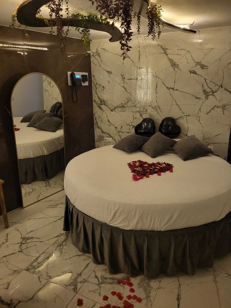 Deluxe Suite photo 2