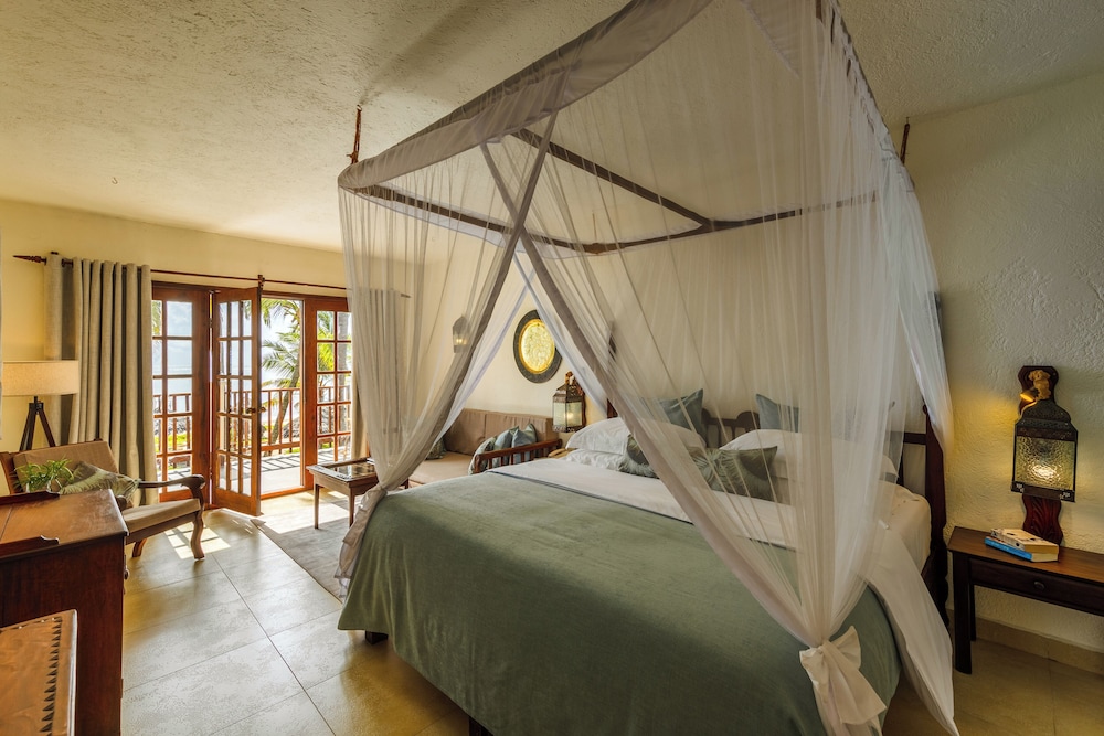 Suite - Photo 1