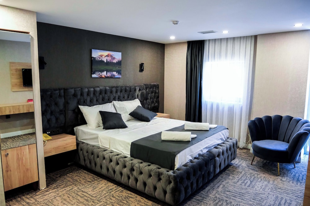 Deluxe Double Room Single Use, City View