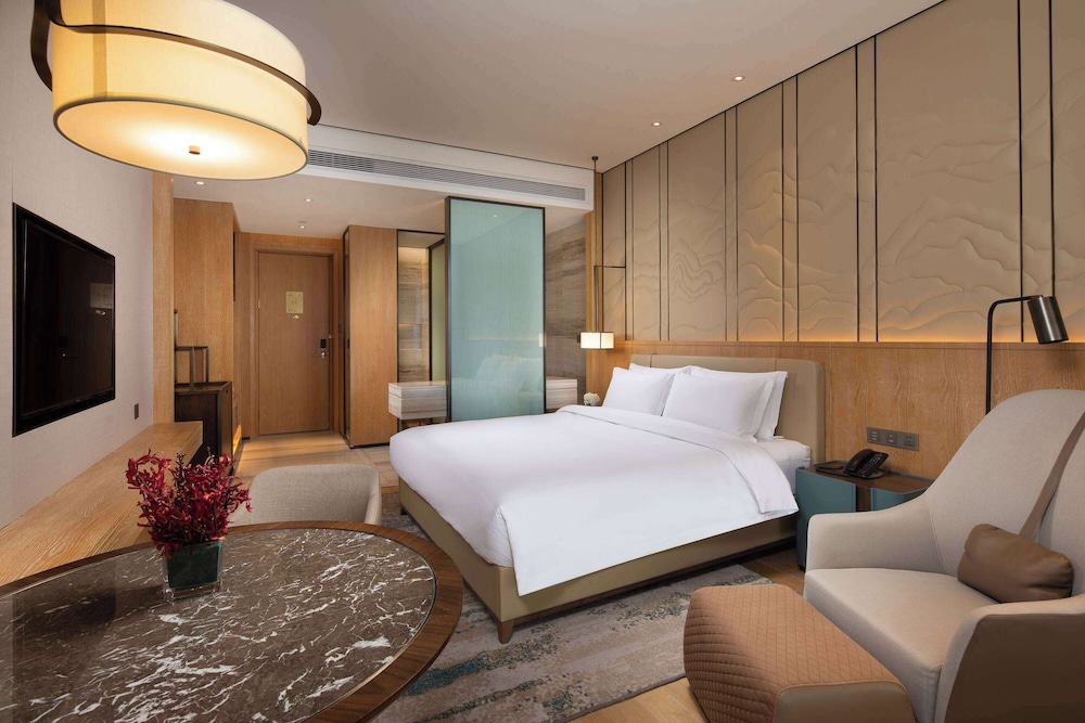 Superior Room, 1 King Bed, Non Smoking