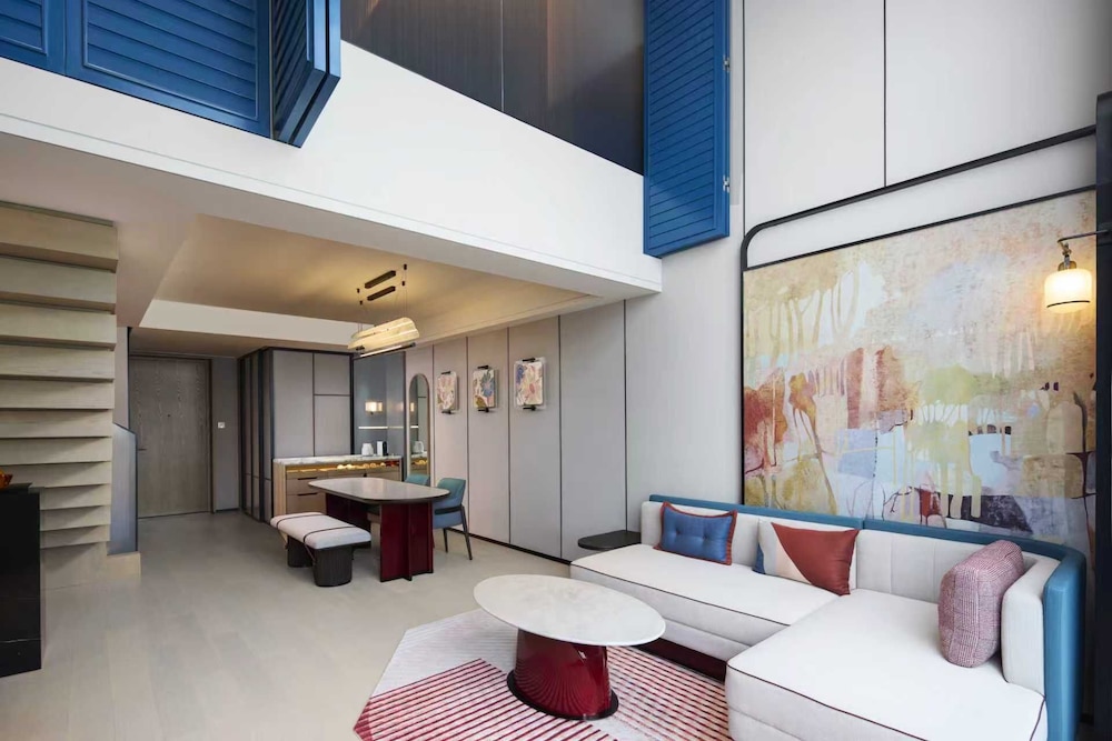 KING DUPLEX SUITE WITH COURTYARD