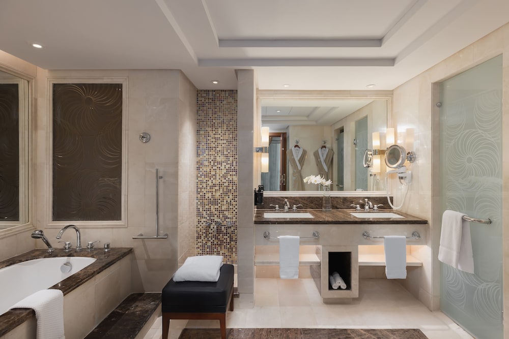 Signature Suite, 1 Bedroom (Partial Kaaba View) - Photo 6