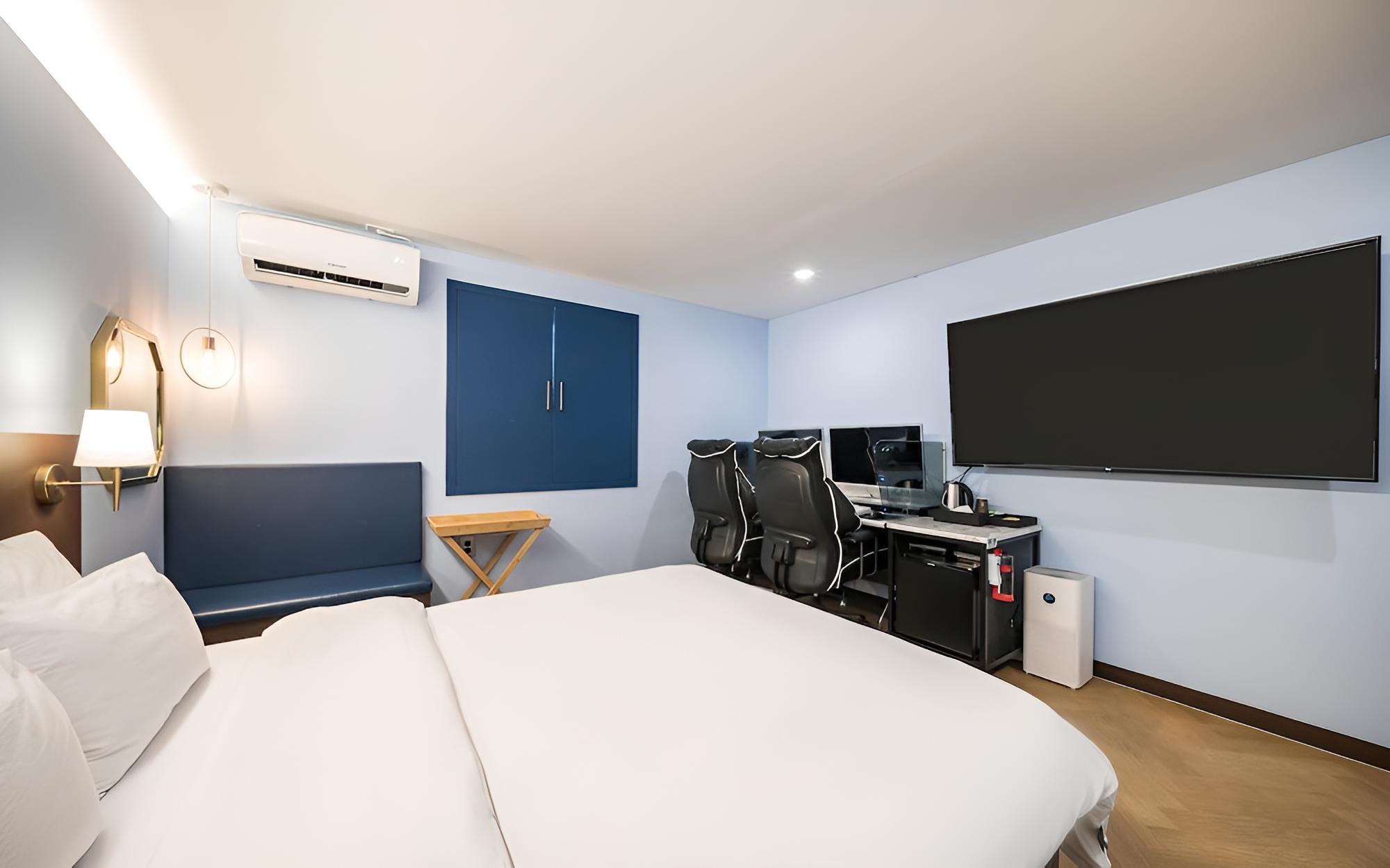Room (DELUXE COUPLE PC (65-inch LG UHD TV) ) - Photo 3