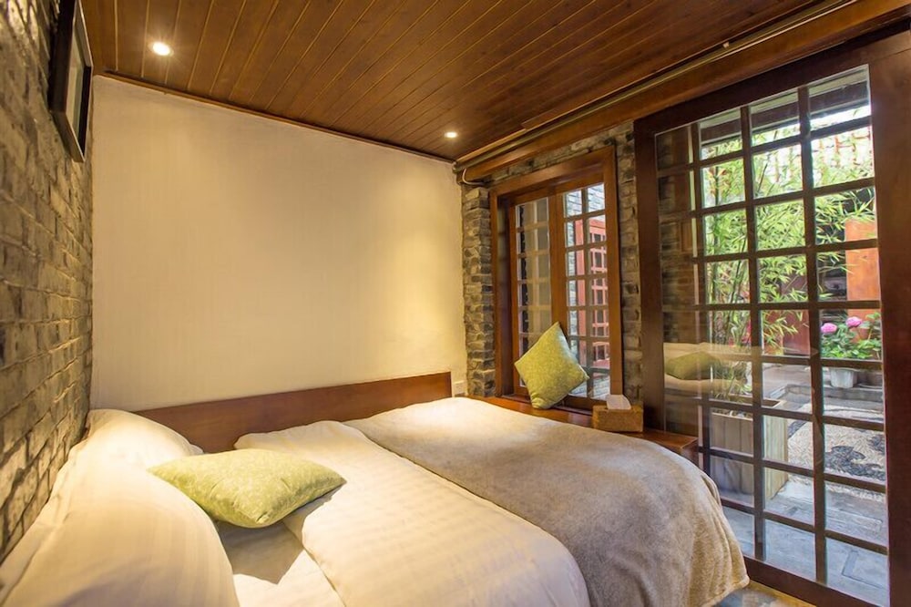 Basic Double Room (Qingluo)
