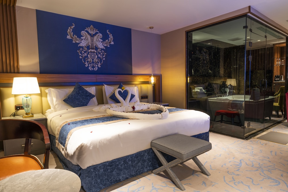 Royal Room photo 2
