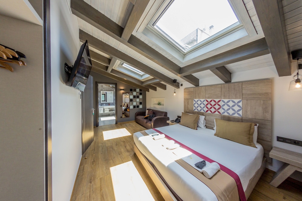Deluxe Double Room, Hot Tub photo 3