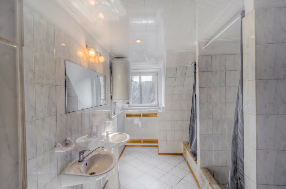 Economy Twin Room, Shared Bathroom photo 3