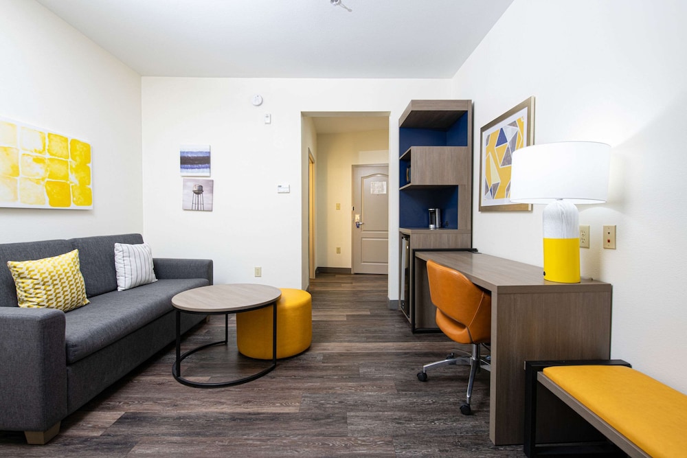 Suite, 1 King Bed with Sofa bed, Non Smoking - Photo 5