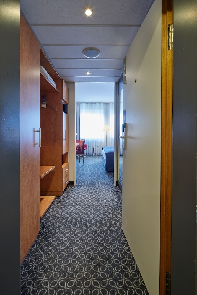 Standard Room, 1 King Bed - Photo 3