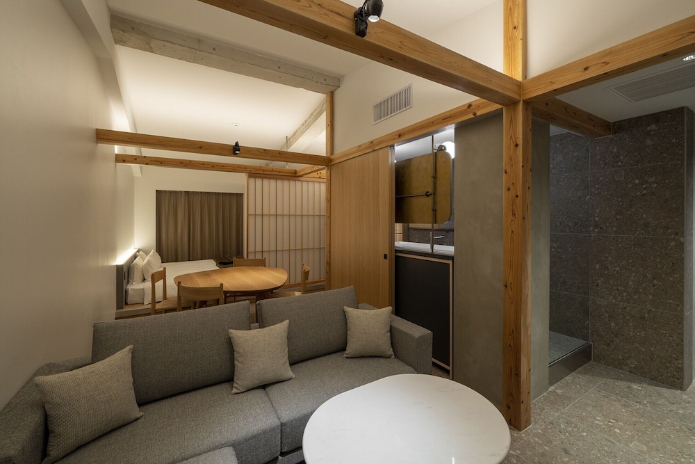 Penthouse Room - Photo 11
