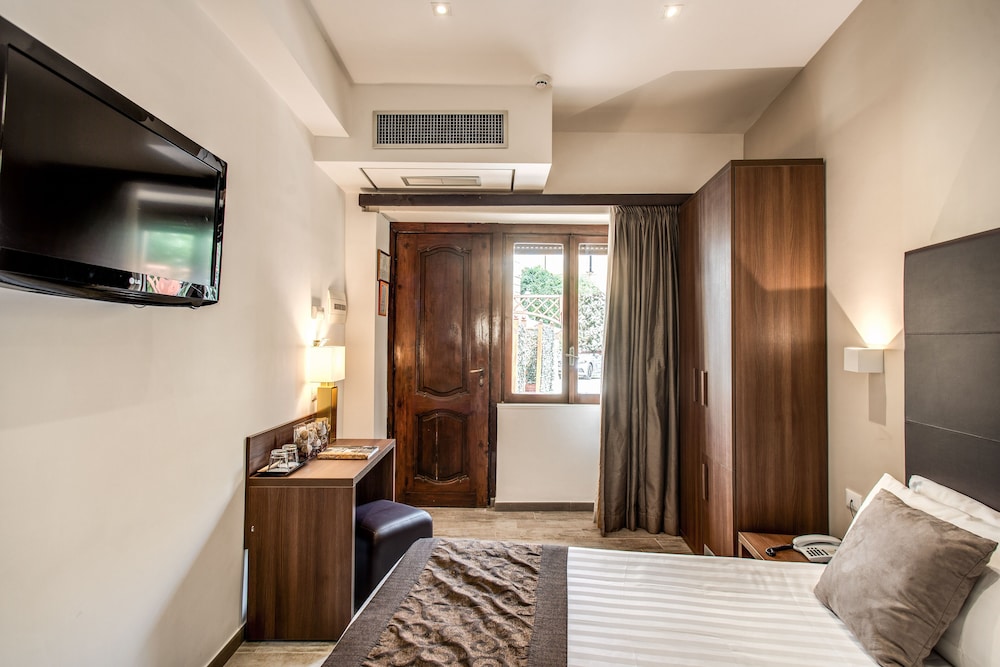 Design Double or Twin Room thumbnail 6