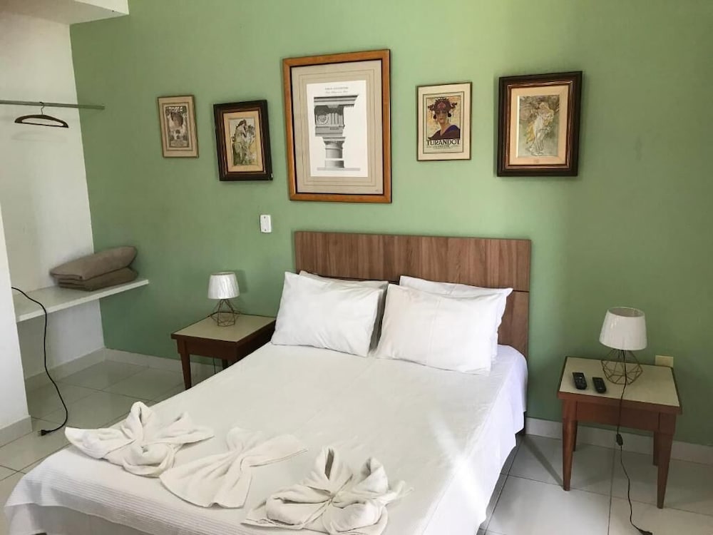 Room, Garden View
