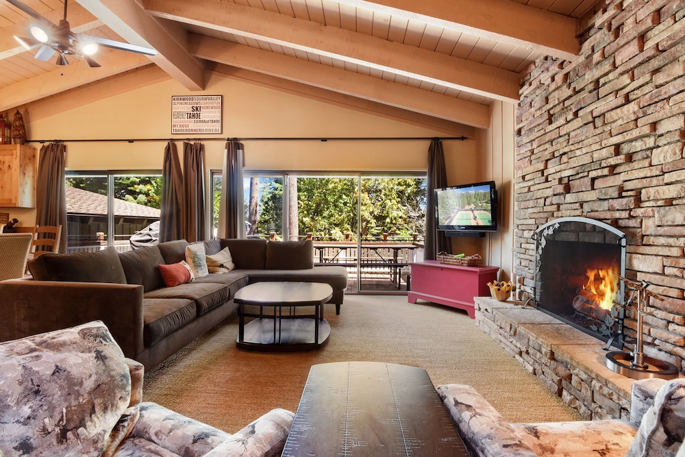 Condo, Multiple Beds, Balcony, Mountain View (Waters Edge Oasis)